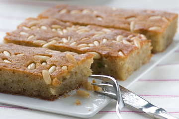 Samali recipe (Extra syrupy Greek semolina cake)